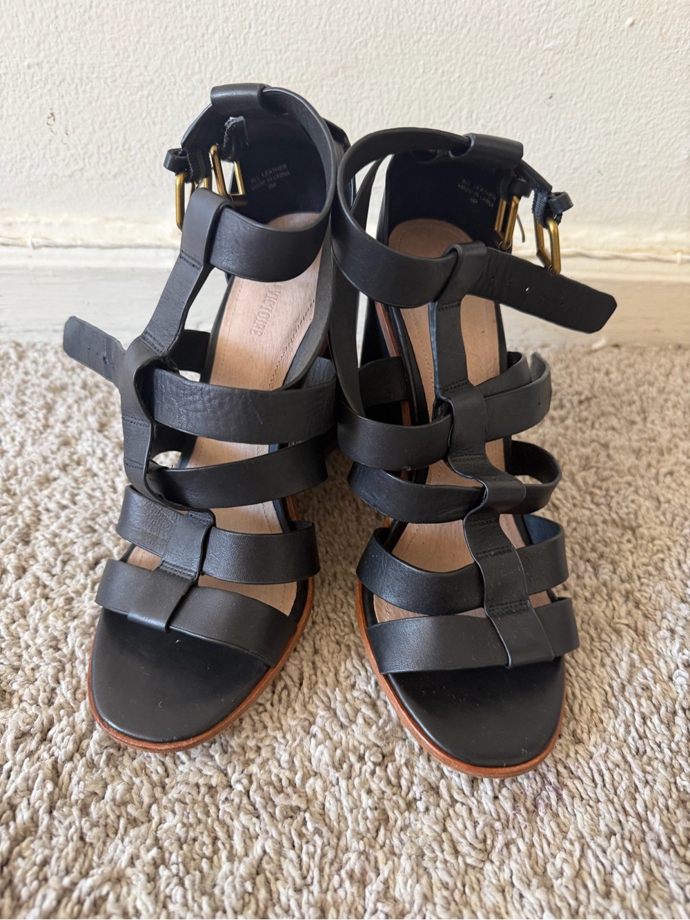 Pour la victories sandles